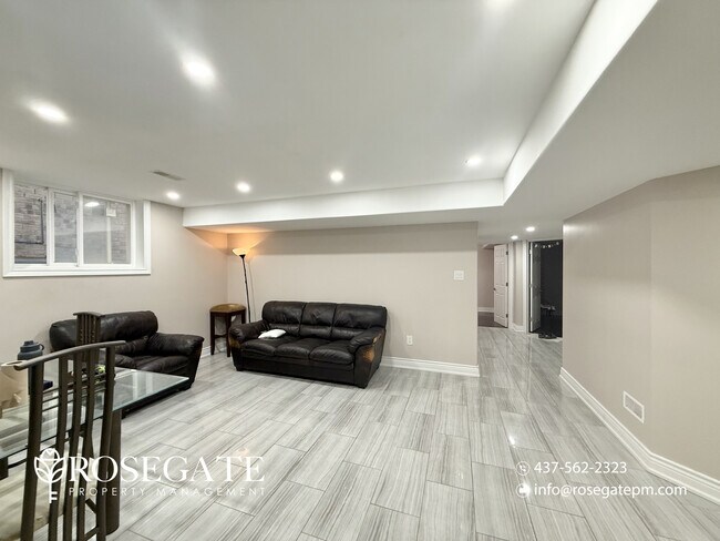 Photo du bâtiment - Spacious 3-Bedroom Basement Apartment with In-Unit Laundry – Oshawa