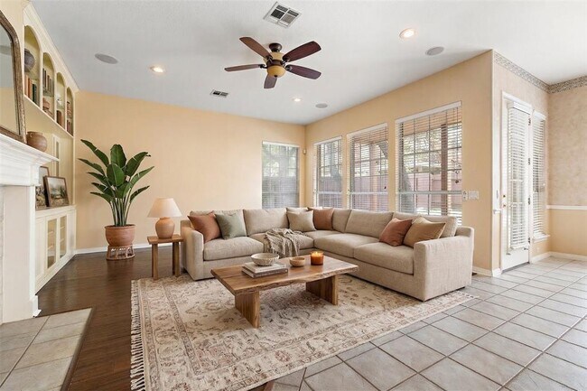 Foto del edificio - 10707 Bramblecrest Dr
