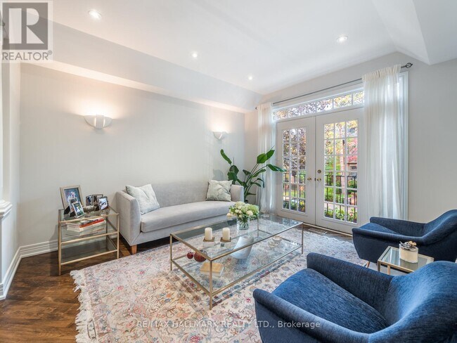 Building Photo - 74 Macpherson Ave