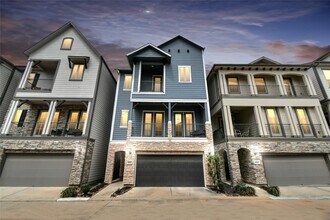 Building Photo - 11012 Mikula Dr