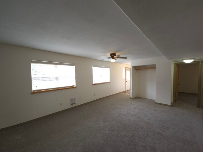 Building Photo - 412 Riverside Ave W