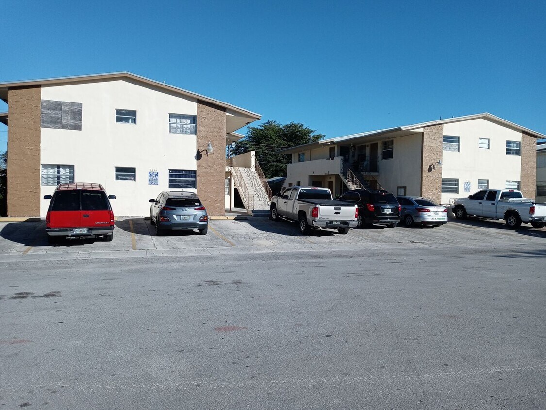Building Photo - 3720 SW 59 Ave