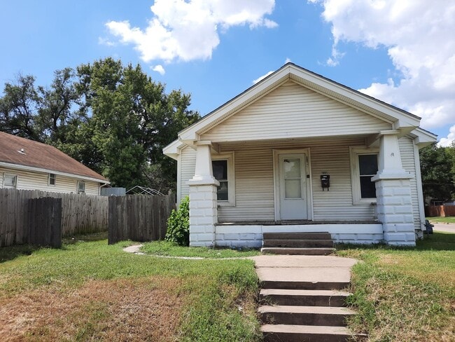 Foto del edificio - $1195 - 3 bedroom/ 2 bathroom plus bonus r...