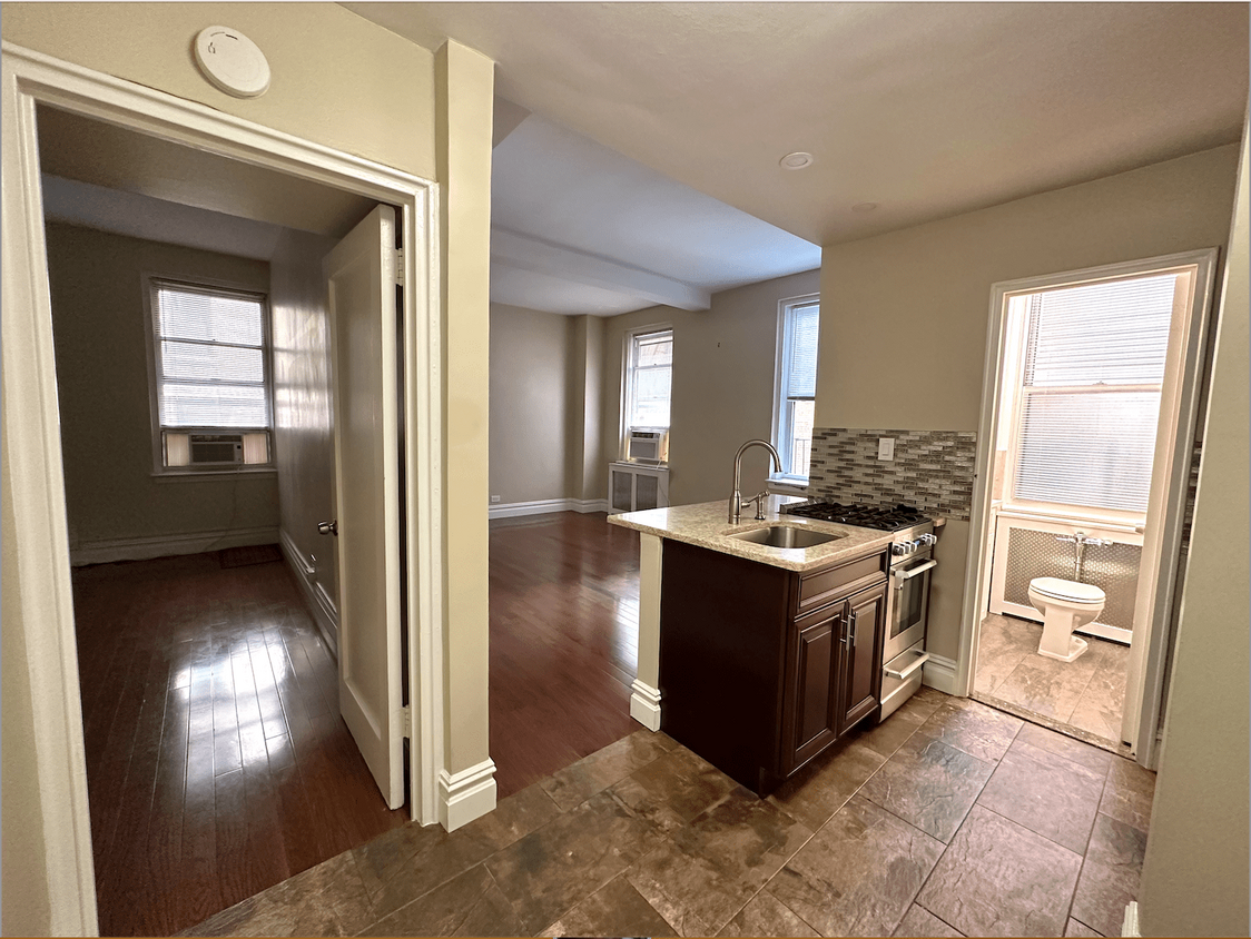 Primary Photo - 71 Park Ave