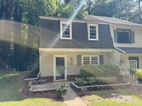 Building Photo - 1337 Springlawn Ct