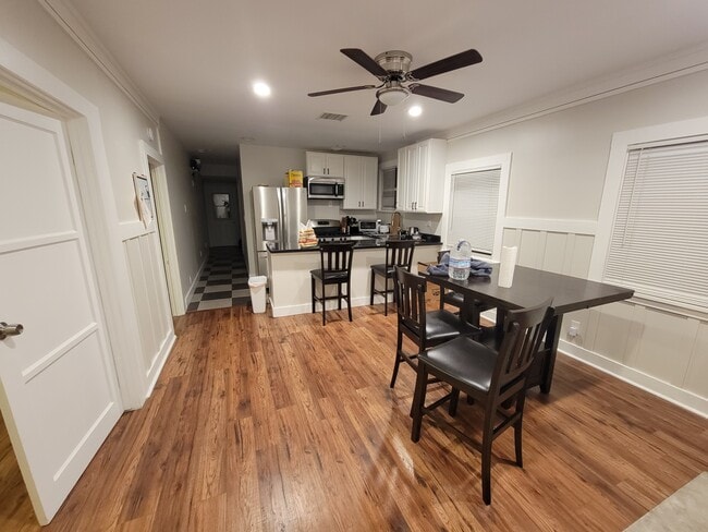 Sala de estar - 3509 Raymond Ave