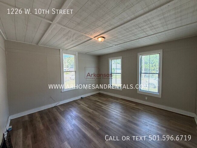 Foto del edificio - 1226 W 10th St