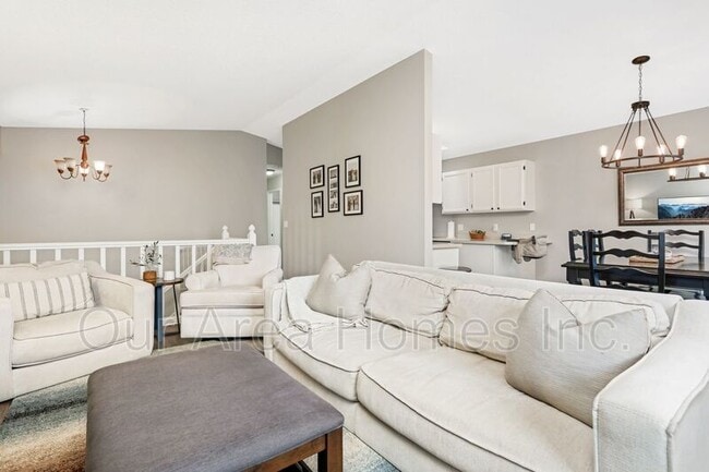 Building Photo - 5635 Sanibel Dr