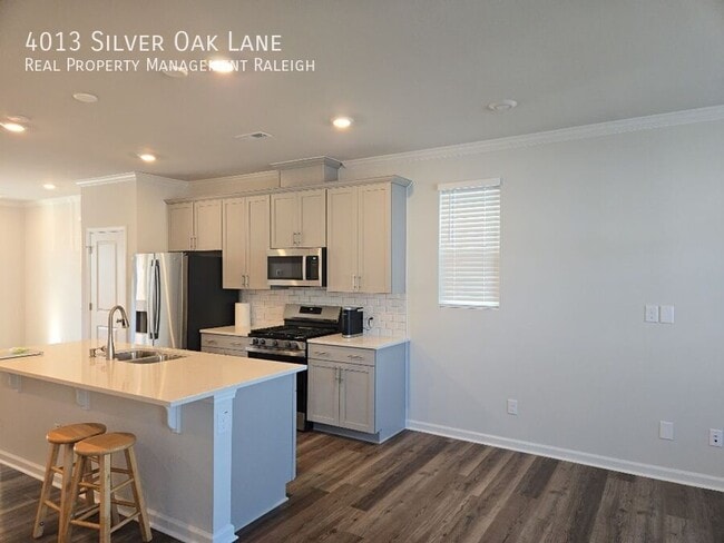 Foto del edificio - 4013 Silver Oak Ln