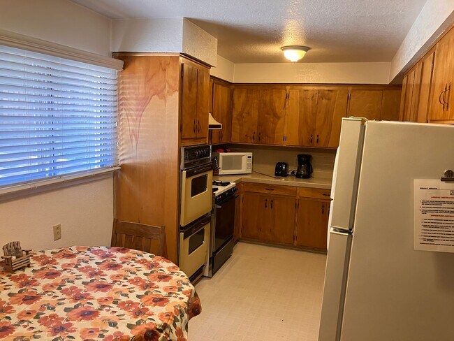 Building Photo - One level cabin with garage and fenced in ...