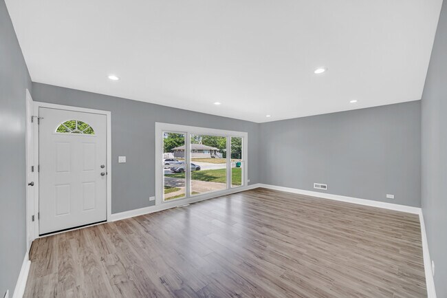 Foto del edificio - 8011 Monaldi Dr