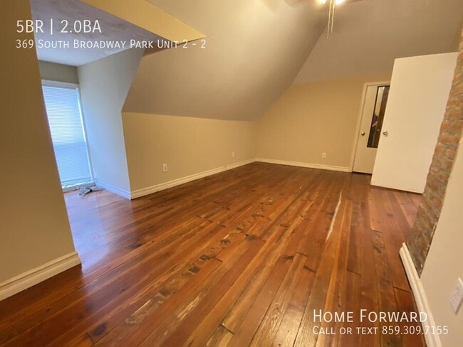 Foto del edificio - 369 S Broadway Park