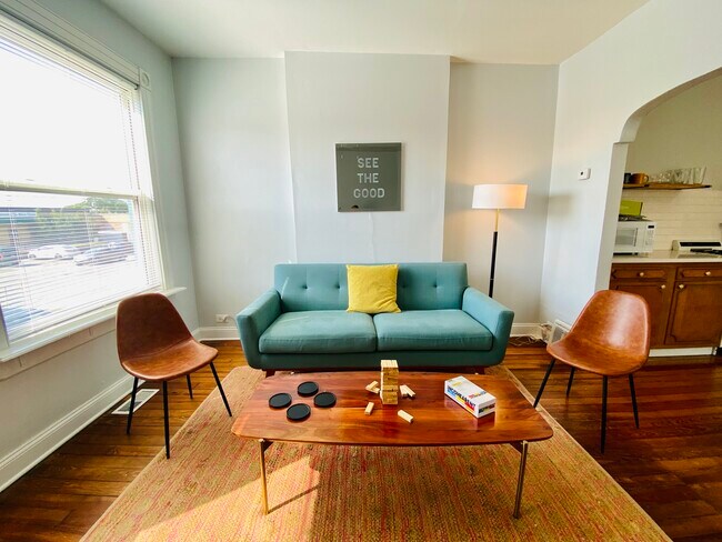 Foto del edificio - 4317 Fyler Ave