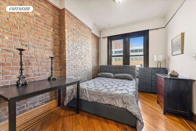 Building Photo - 488 Kosciuszko St