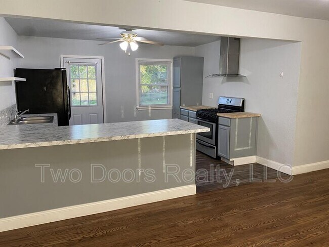 Building Photo - 3512 Woodside Dr