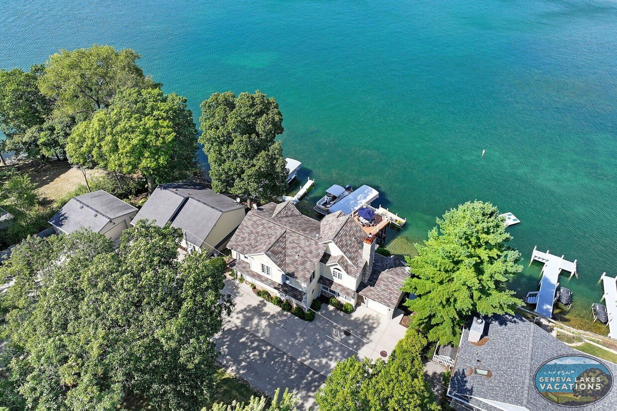 Building Photo - Lauderdale Luxury Lakefront Retreat Available for Monthly & Mid-Term Rentals