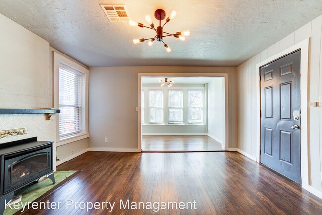 Foto del edificio - 2 br, 1 bath House - 1021 N Denver Ave, Un...