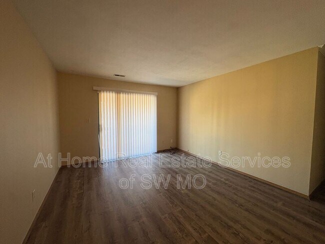 Foto del edificio - 714 E Bain St