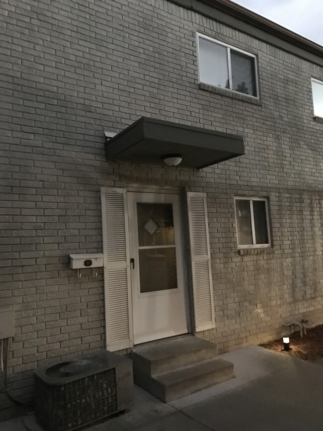 Foto del edificio - 3640 S Indianapolis Ave