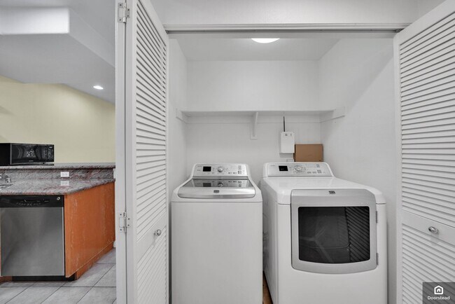 Building Photo - 2508 Heron Ct