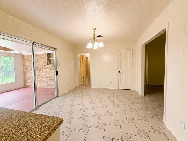 Foto del edificio - AVAILABLE NOW; APPLY AT OUR WEBSITE TODAY!! 2 WEEKS FREE!!!