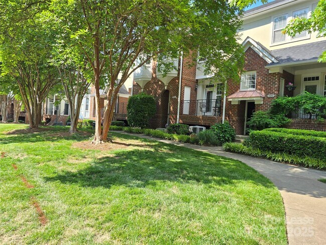Foto del edificio - 14243 Richmond Park Ave