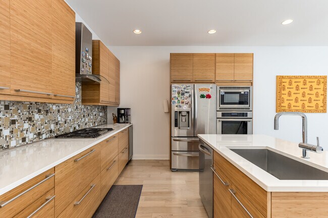 Foto del edificio - 922 N Hermitage Ave