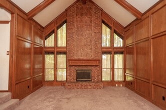 Building Photo - 2704 Pineneedle Ln