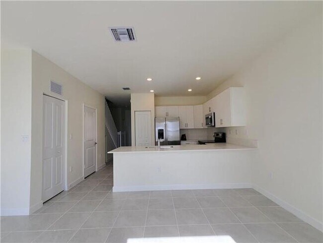 Foto del edificio - 3216 W 114th Terrace