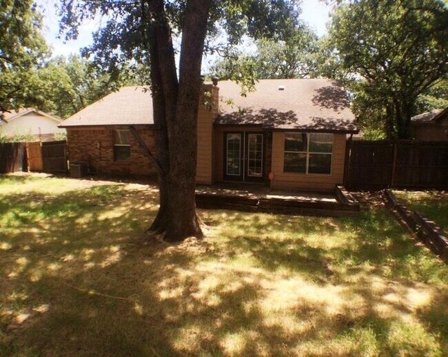 Building Photo - 745 Timberoaks Dr