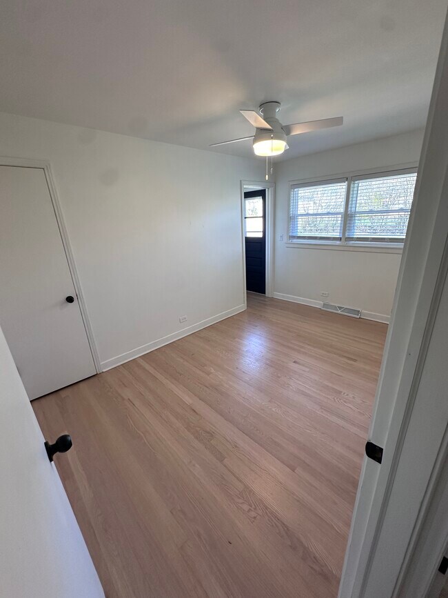 Foto del edificio - 207 S Dwyer Ave