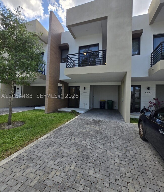 Foto del edificio - 5503 W Oak Wy