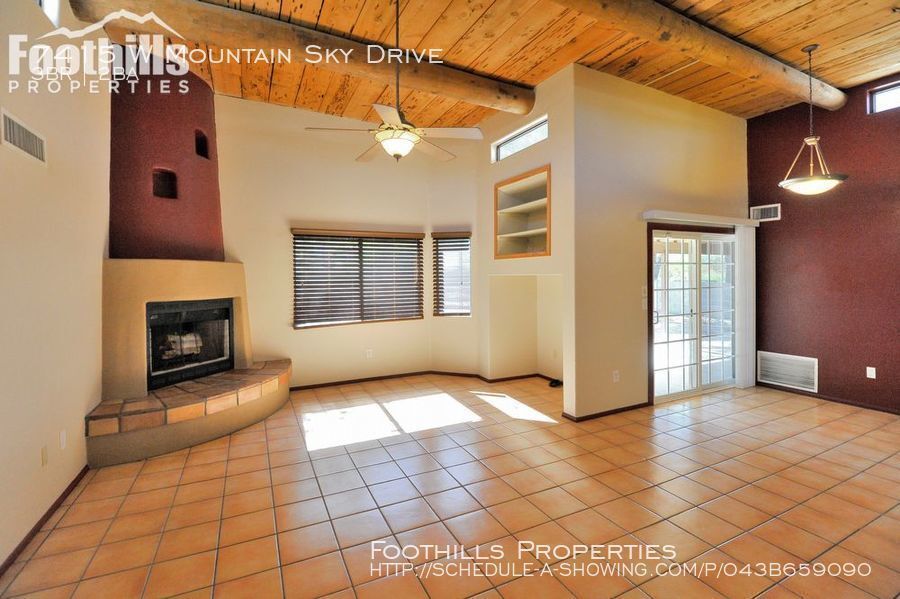 Open Floor Plan in Continental Ranch House Rental in Tucson, AZ