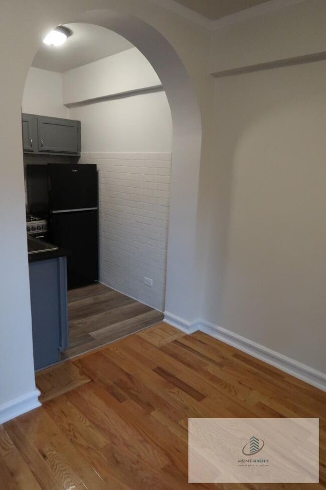 Building Photo - 426 W Briar Pl