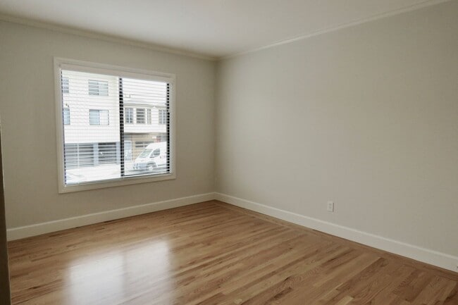 Building Photo - 162WW