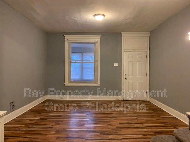 Building Photo - 413 N Sickels St
