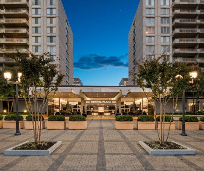 Foto del edificio - 2200a Crystal Dr