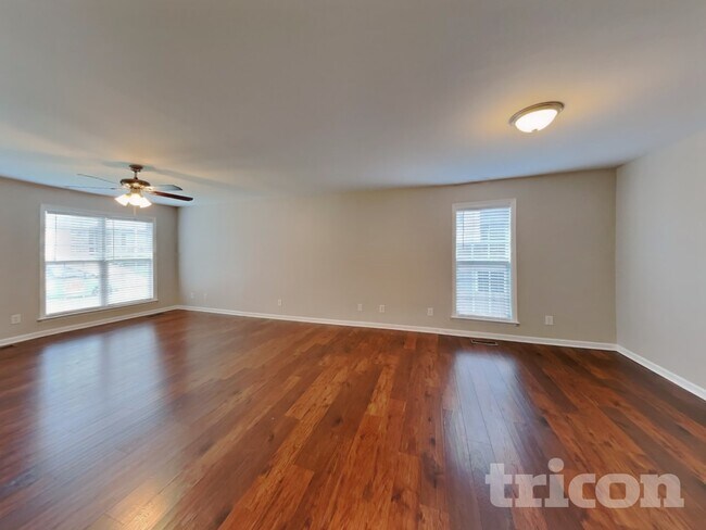 Foto del edificio - 703 Maple Ct