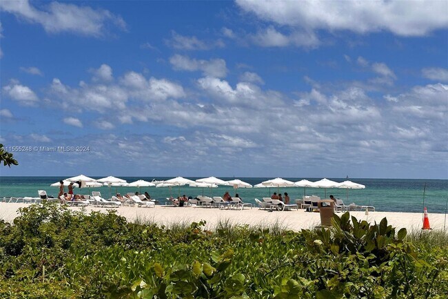 Foto del edificio - 15811 Collins Ave