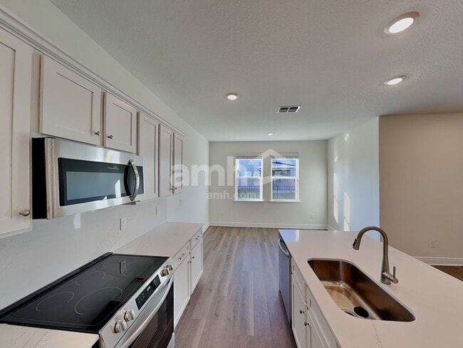 Building Photo - 5999 Sycamore Pl St