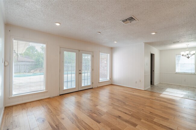 Foto del edificio - 12910 Shady Knoll Ln