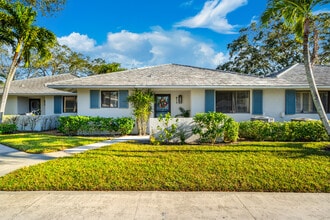 Building Photo - 913 Club Dr