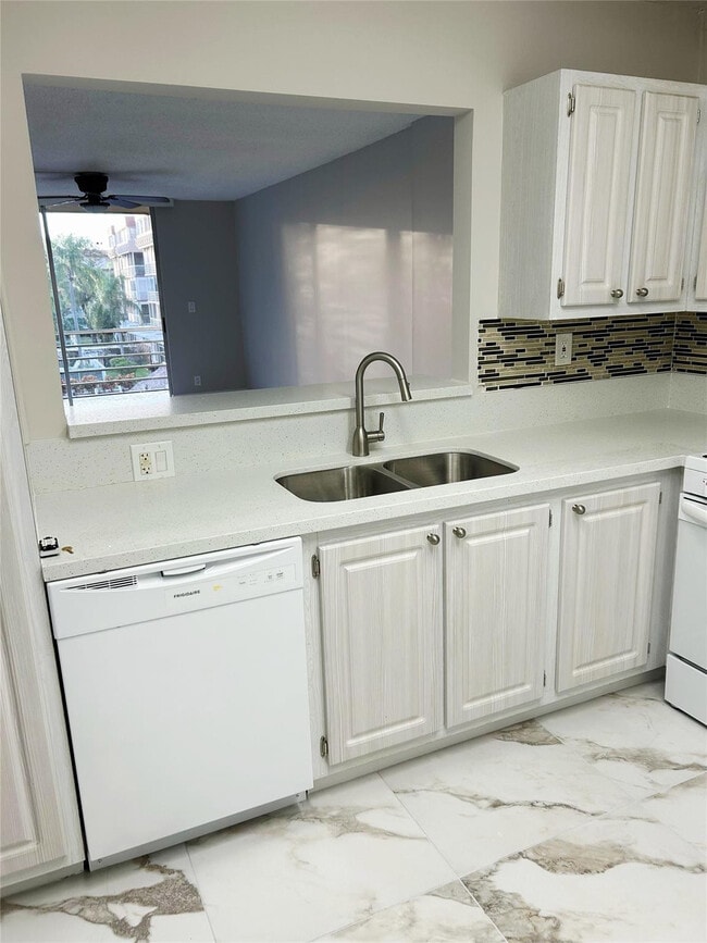 Foto del edificio - 406 NW 68th Ave