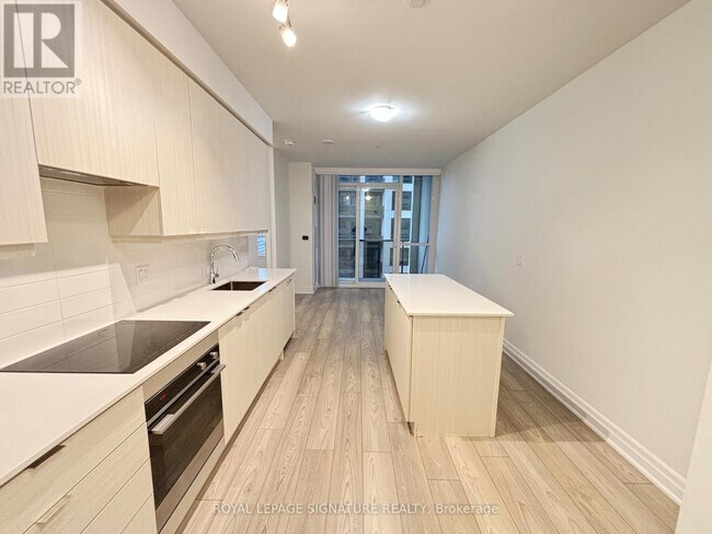 Photo du bâtiment - 36 Elm Dr W