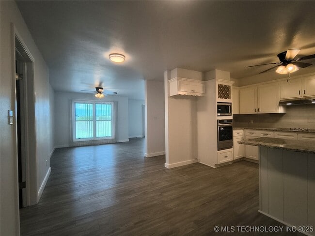 Building Photo - 16012 S Elwood Ave
