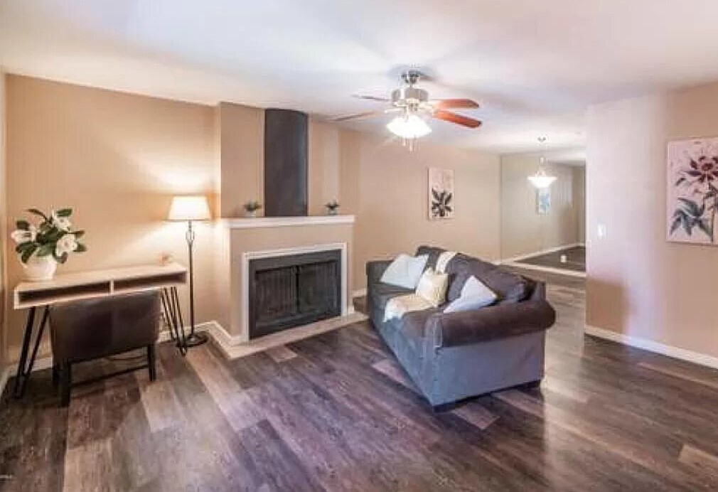Foto principal - 1340 N Recker Rd