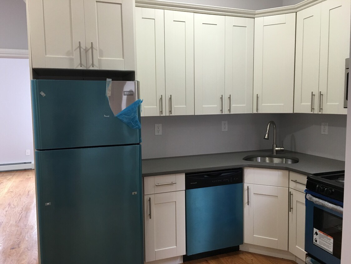 Foto principal - 670 Linwood St