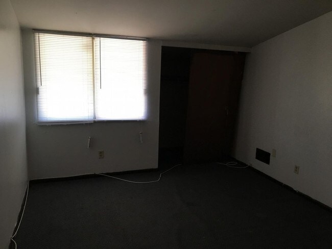 Building Photo - 8921K N. Swan Road - 4 Bedroom Townhouse
