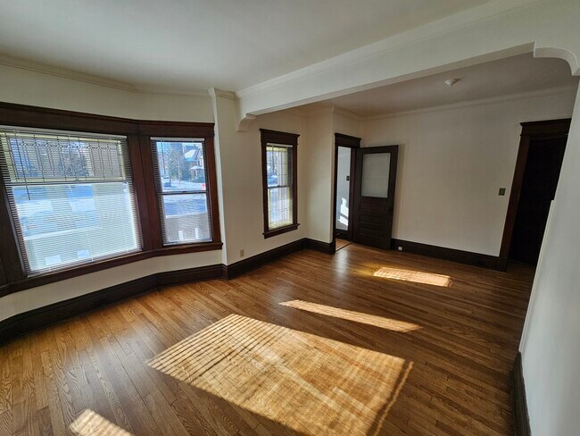 Foto del edificio - 1902 E Newberry Blvd