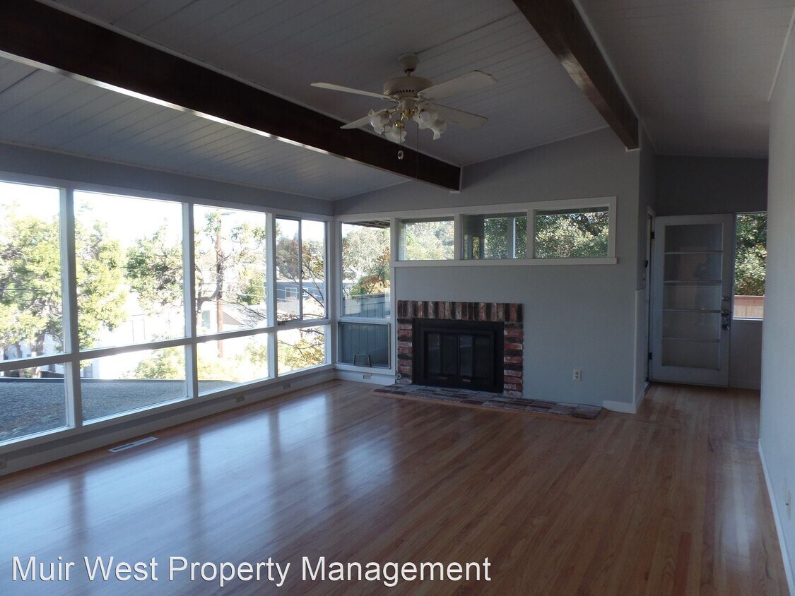 Primary Photo - 210 C St